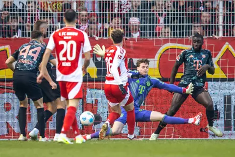 التعثر مستمر.. بايرن ميونخ يسقط بفخ التعادل أمام يونيون برلين بالدوري الألماني